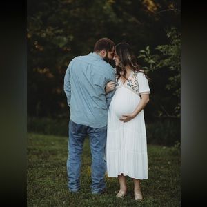 Pink Blush Maternity Ivory Floral Embroidered Maternity Midi Dress Size Small 🌸